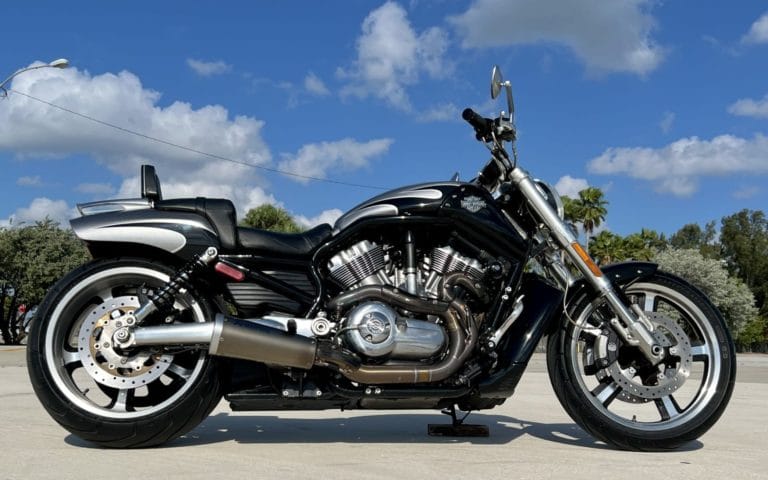 rent-a-harely-davidson-v-rod-muscle